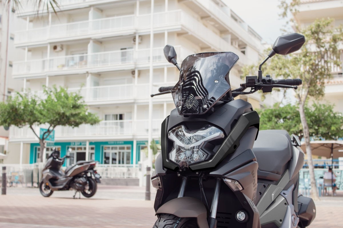 Wottan Sixteen 125: lo scooter spagnolo con ruota da 16" che sfida il traffico urbano